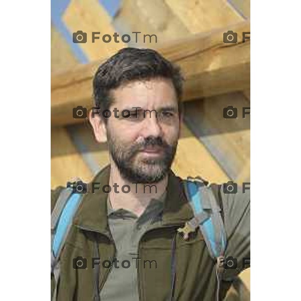 Tiziano Manzoni/LaPresse 5-4- 2025 Italia Cronaca Bergamo l\'avvio dell’apertura della roggia Morlana per il riempimento dell\'area umida di Grumello al Piano.con l\'assessore Oriana Ruzzini, il biologo Alessandro Mazzoleni consulente studio Gerundo con il progettista Paolo Pelliccioli e l\'impresa Bargiggia che ha realizzato il lavoro.