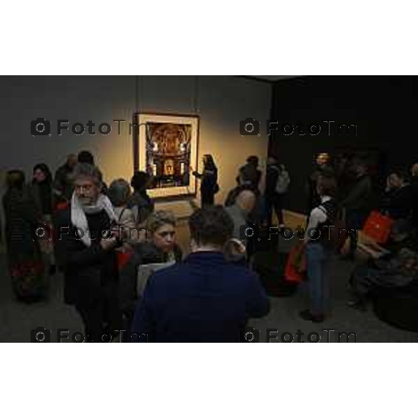 Tiziano Manzoni/LaPresse 10-4- 2025 Italia Cronaca Bergamo Accademia Carrara, DENTRO LORENZO LOTTO la pala di San Bernardino, la fotografia di Axel Hütte