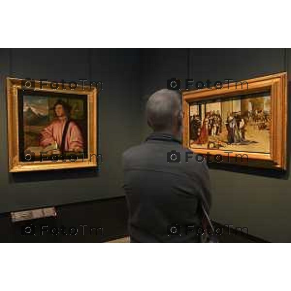 Tiziano Manzoni/LaPresse 10-4- 2025 Italia Cronaca Bergamo Accademia Carrara, DENTRO LORENZO LOTTO la pala di San Bernardino, la fotografia di Axel Hütte