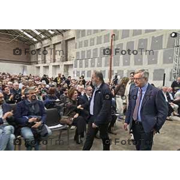 Tiziano Manzoni/LaPresse 12-4- 2025 Italia Cronaca Bergamo Bergamo Gres Art 671 Fiera dei Librai. Il dialogo con il professore Alessandro Barbero e dal bergamasco Oliviero Bergamini, storico e giornalista, corrispondente Rai dagli Stati Uniti.