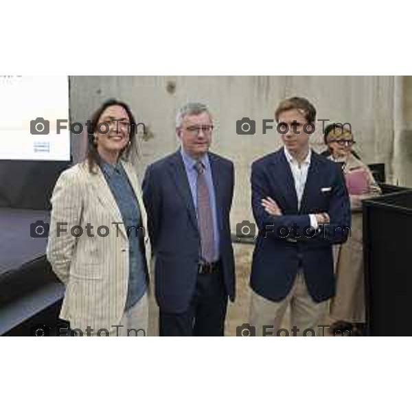 Tiziano Manzoni/LaPresse 12-4- 2025 Italia Cronaca Bergamo Bergamo Gres Art 671 Fiera dei Librai. Il dialogo con il professore Alessandro Barbero e dal bergamasco Oliviero Bergamini, storico e giornalista, corrispondente Rai dagli Stati Uniti.