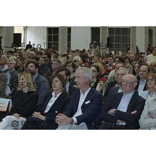 Tiziano Manzoni/LaPresse 12-4- 2025 Italia Cronaca Bergamo Bergamo Gres Art 671 Fiera dei Librai. Il dialogo con il professore Alessandro Barbero e dal bergamasco Oliviero Bergamini, storico e giornalista, corrispondente Rai dagli Stati Uniti.