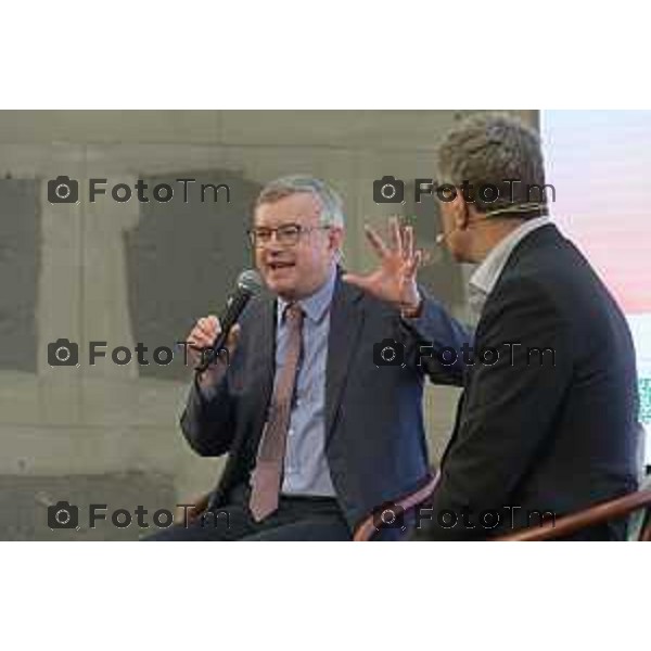 Tiziano Manzoni/LaPresse 12-4- 2025 Italia Cronaca Bergamo Bergamo Gres Art 671 Fiera dei Librai. Il dialogo con il professore Alessandro Barbero e dal bergamasco Oliviero Bergamini, storico e giornalista, corrispondente Rai dagli Stati Uniti.