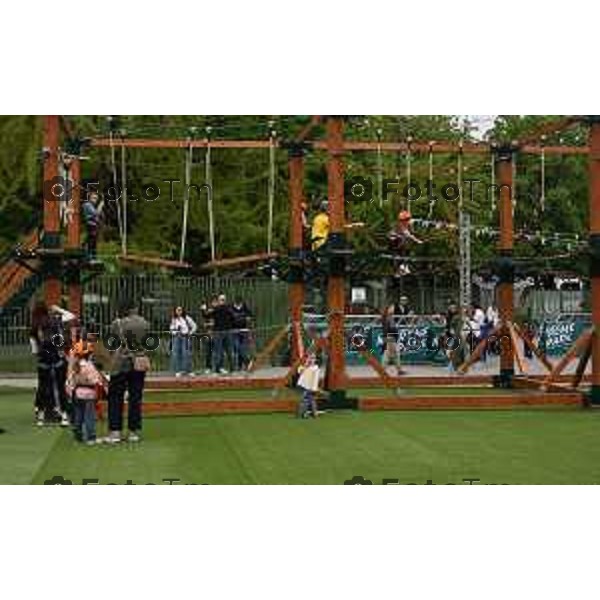 Tiziano Manzoni/LaPresse 12-4- 2025 Italia Cronaca BergamoBergamo in Piazzale degli Alpini per la prima volta la parete d\'arrampicata e adventure park
