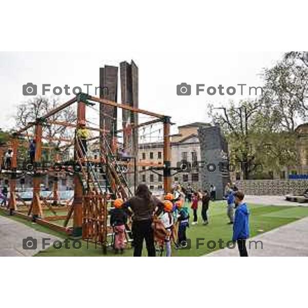 Tiziano Manzoni/LaPresse 12-4- 2025 Italia Cronaca BergamoBergamo in Piazzale degli Alpini per la prima volta la parete d\'arrampicata e adventure park