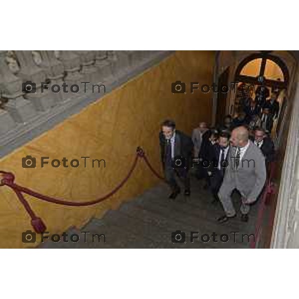 Tiziano Manzoni/LaPresse 17 -4- 2025 Italia Cronaca Bergamo Alzano Lombardo Bg firma. Protocollo di intesa per la realizzazione del nuovo ospedale Camillo Bertocchi, Giampiero, Pasquale Gandolfi, Marco Passeretta, Massimo Giupponi, Guido Bertolaso e Attilio Fontana. Seguirà
