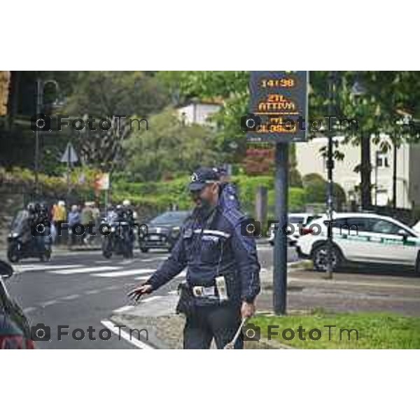 Tiziano Manzoni/LaPresse 21-4- 2025 Italia Cronaca Bergamo ingresso viale vittorio emenuele conca verde polizia locale accesso a Città Alta