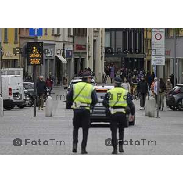 Tiziano Manzoni/LaPresse 24-4- 2025 Italia Cronaca Bergamo Bergamo polizia locale vigili di quartiere