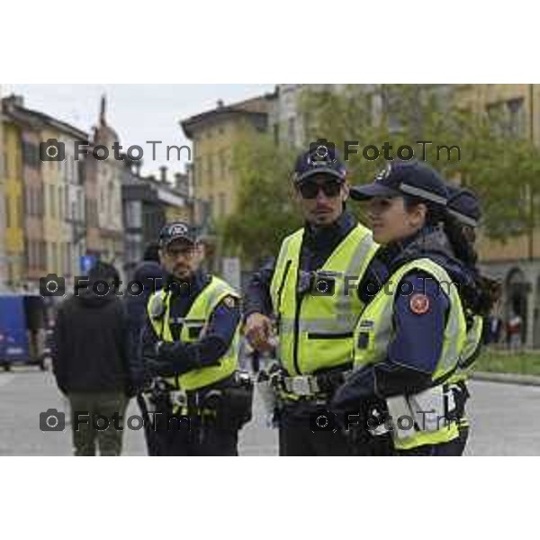 Tiziano Manzoni/LaPresse 24-4- 2025 Italia Cronaca Bergamo Bergamo polizia locale vigili di quartiere