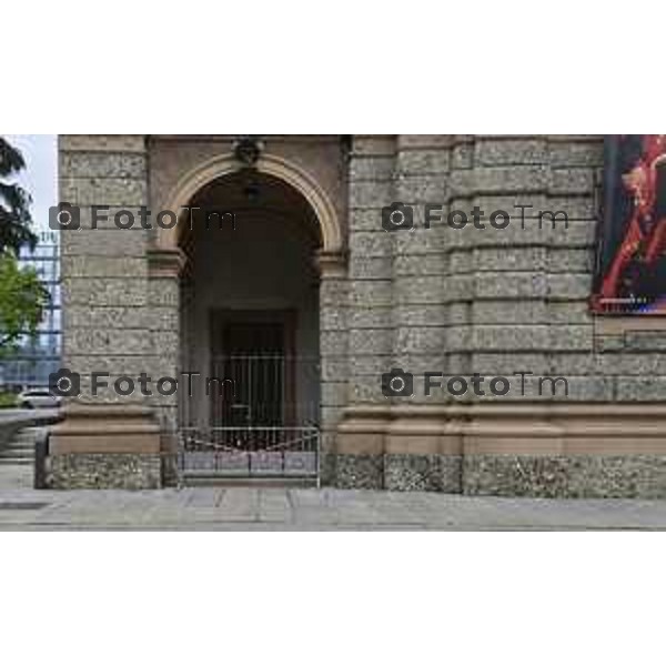 Tiziano Manzoni/LaPresse 24-4- 2025 Italia Cronaca Bergamo Bergamo Teatro donizetti inferiate e cancelli nell\'atrio