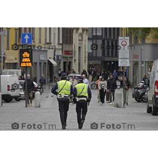 Tiziano Manzoni/LaPresse 24-4- 2025 Italia Cronaca Bergamo Bergamo polizia locale vigili di quartiere