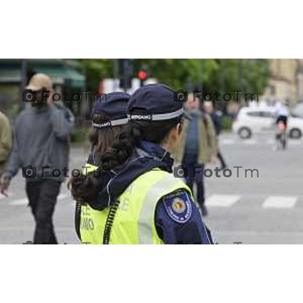 Tiziano Manzoni/LaPresse 24-4- 2025 Italia Cronaca Bergamo Bergamo polizia locale vigili di quartiere