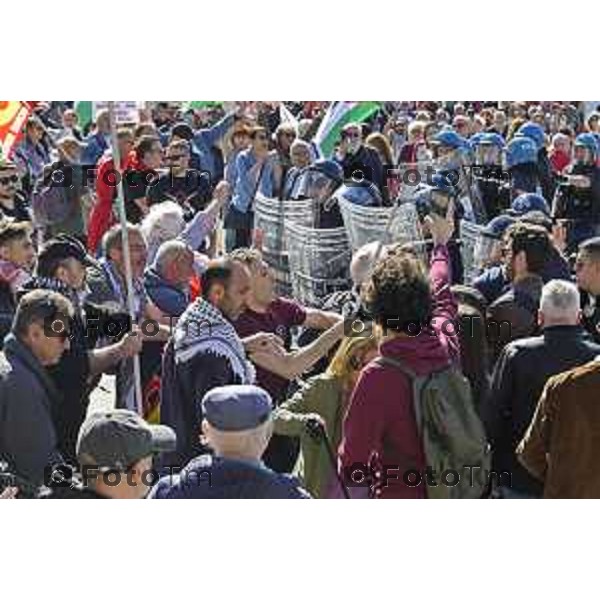 Tiziano Manzoni/LaPresse 12-4- 2025 Italia Cronaca tafferugli Manifestazioni Anniversario della Liberazione.celebrative del 25 aprile