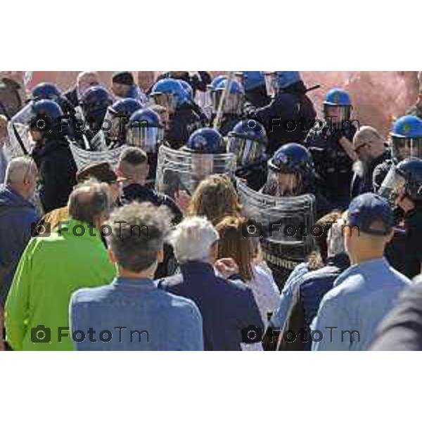 Tiziano Manzoni/LaPresse 12-4- 2025 Italia Cronaca tafferugli Manifestazioni Anniversario della Liberazione.celebrative del 25 aprile