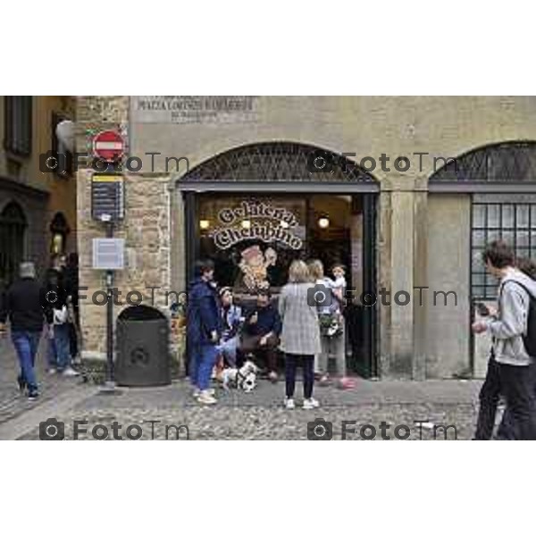 Tiziano Manzoni/LaPresse 26-4- 2025 Italia Cronaca Bergamo Negozi citta alta Gelateria Cherubino