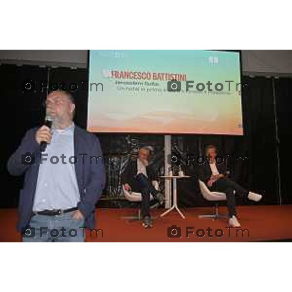 Tiziano Manzoni/LaPresse 30-4- 2025 Italia Cronaca Bergamo fiera dei librai Francesco Battistini Inviato corriere d s. Can Zapperi Cesare