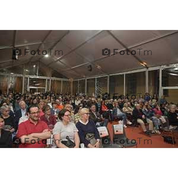 Tiziano Manzoni/LaPresse302-4- 2025 Italia Cronaca Bergamo fiera dei librai Beppe Severgnini Inviato corriere d s.