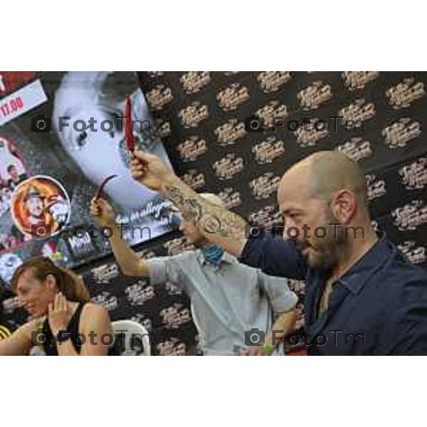 Tiziano Manzoni/LaPresse 4-5- 2025 Italia Cronaca Bergamo Chiuduno Tatoo fiera 4 tappa del Campionato italiano super hot mangiatori di peperoncino creato da Giancarlo Gasparotto in arte “Jack Pepper”, primo classificato Giovanni Mora.