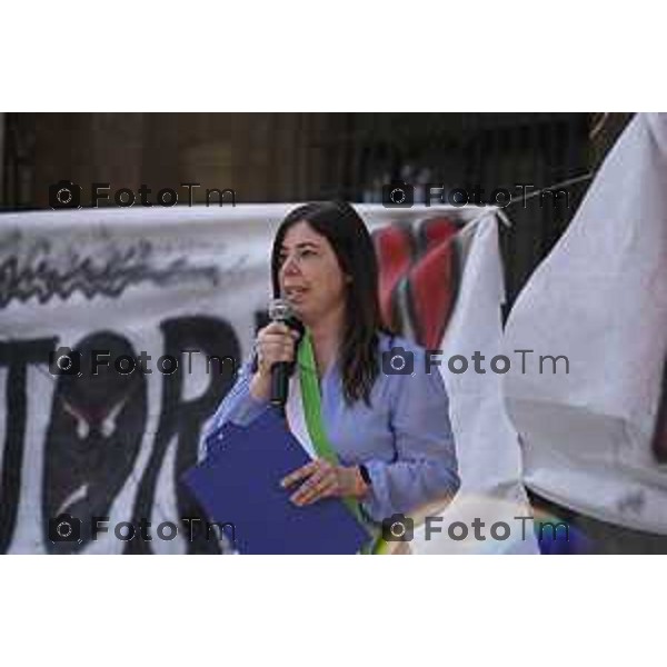 Tiziano Manzoni/LaPresse 17-5- 2025 Italia Cronaca Bergamo Movimento Cinque Stelle e 45 comuni bergamaschi, per dire no all’inceneritore di Montello Claudia Colleoni, sindaca di Cenato Sopra, sul palco