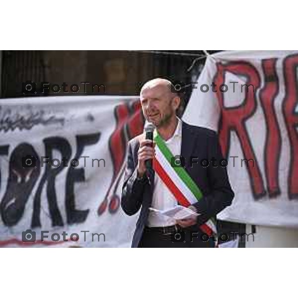 Tiziano Manzoni/LaPresse 17-5- 2025 Italia Cronaca Bergamo Movimento Cinque Stelle e 45 comuni bergamaschi, per dire no all’inceneritore di Montello Ovazione per il sindaco di Bagnatica, Scarpellini