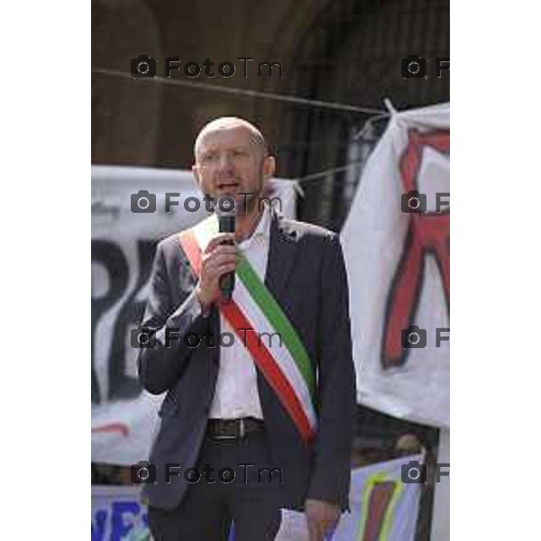 Tiziano Manzoni/LaPresse 17-5- 2025 Italia Cronaca Bergamo Movimento Cinque Stelle e 45 comuni bergamaschi, per dire no all’inceneritore di Montello Ovazione per il sindaco di Bagnatica, Scarpellini