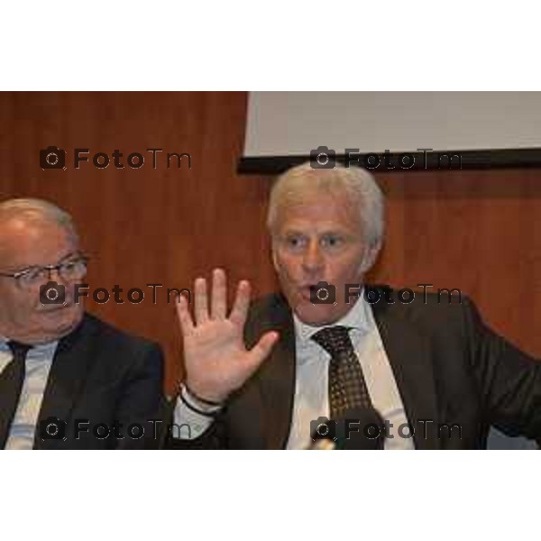 Tiziano Manzoni/LaPresse 22-5- 2025 Italia Cronaca Bergamo Promoberg Srl visita istituzionale di Carlo Calenda. Il presidente Luciano Patelli e l\'amministratore delegato Davide Lenarduzzi coglieranno l\'occasione per tracciare gli scenari di sviluppo futuri di Fiera Bergamo