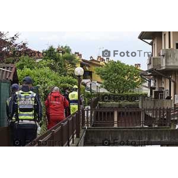 Tiziano Manzoni/LaPresse 25-5- 2025 Italia Cronaca Bagnatica Bg Esplosione famiglia ustionata 42 persone fuori casa