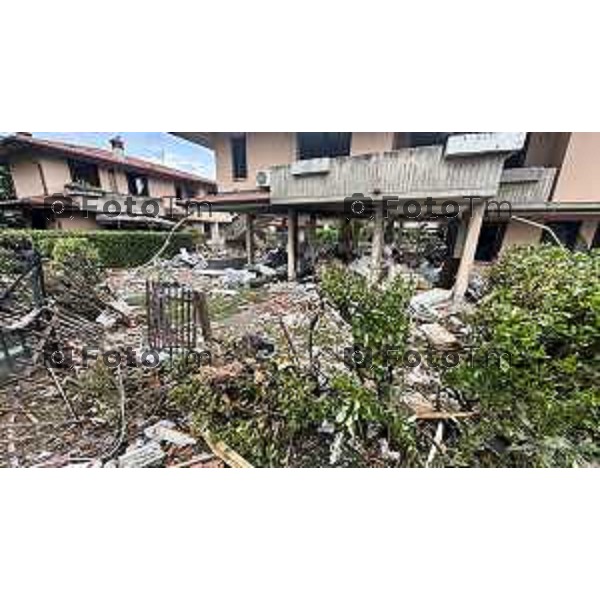 Tiziano Manzoni/LaPresse 25-5- 2025 Italia Cronaca Bagnatica Bg Esplosione famiglia ustionata 42 persone fuori casa