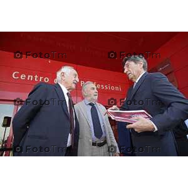 Tiziano Manzoni/LaPresse 29-5- 2025 Italia Cronaca Bergamo presidente del Parlamento Europeo Roberta Metsola al Kilometro rosso, il distretto dell\'innovazione di cui Brembo è motoree il vicepremier Antonio Tajani accolti da Alberto Bombassei.