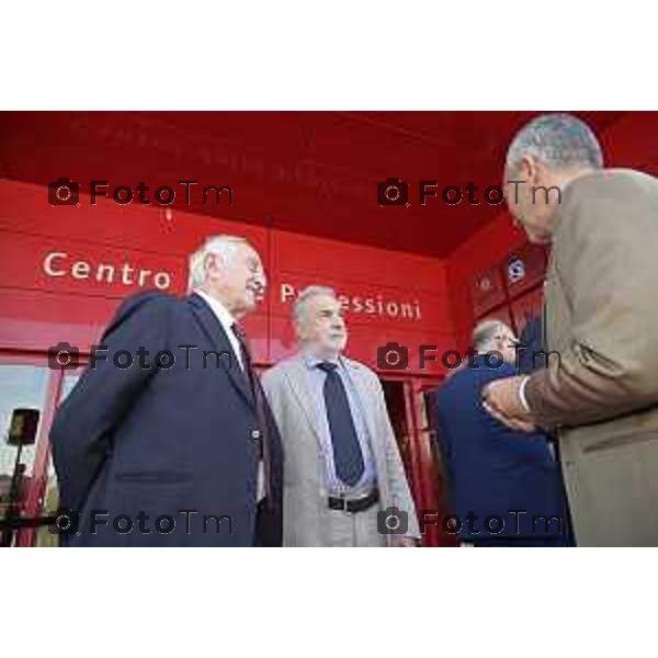 Tiziano Manzoni/LaPresse 29-5- 2025 Italia Cronaca Bergamo presidente del Parlamento Europeo Roberta Metsola al Kilometro rosso, il distretto dell\'innovazione di cui Brembo è motoree il vicepremier Antonio Tajani accolti da Alberto Bombassei.