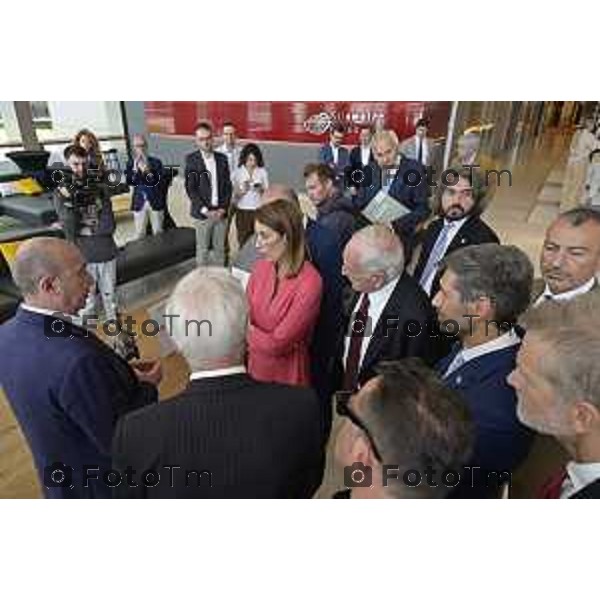 Tiziano Manzoni/LaPresse 29-5- 2025 Italia Cronaca Bergamo presidente del Parlamento Europeo Roberta Metsola al Kilometro rosso, il distretto dell\'innovazione di cui Brembo è motoree il vicepremier Antonio Tajani accolti da Alberto Bombassei.