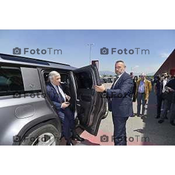 Tiziano Manzoni/LaPresse 29-5- 2025 Italia Cronaca Bergamo presidente del Parlamento Europeo Roberta Metsola al Kilometro rosso, il distretto dell\'innovazione di cui Brembo è motoree il vicepremier Antonio Tajani accolti da Alberto Bombassei.