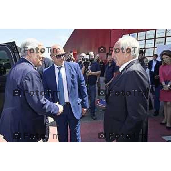 Tiziano Manzoni/LaPresse 29-5- 2025 Italia Cronaca Bergamo presidente del Parlamento Europeo Roberta Metsola al Kilometro rosso, il distretto dell\'innovazione di cui Brembo è motoree il vicepremier Antonio Tajani accolti da Alberto Bombassei.