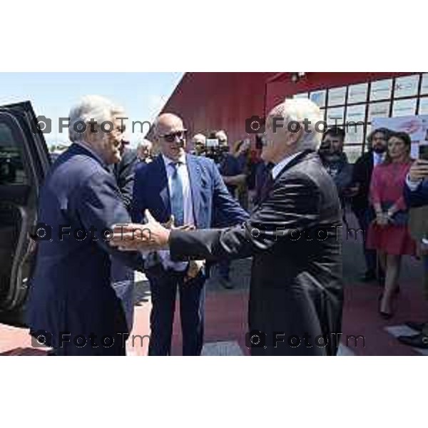 Tiziano Manzoni/LaPresse 29-5- 2025 Italia Cronaca Bergamo presidente del Parlamento Europeo Roberta Metsola al Kilometro rosso, il distretto dell\'innovazione di cui Brembo è motoree il vicepremier Antonio Tajani accolti da Alberto Bombassei.