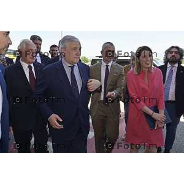 Tiziano Manzoni/LaPresse 29-5- 2025 Italia Cronaca Bergamo presidente del Parlamento Europeo Roberta Metsola al Kilometro rosso, il distretto dell\'innovazione di cui Brembo è motoree il vicepremier Antonio Tajani accolti da Alberto Bombassei.