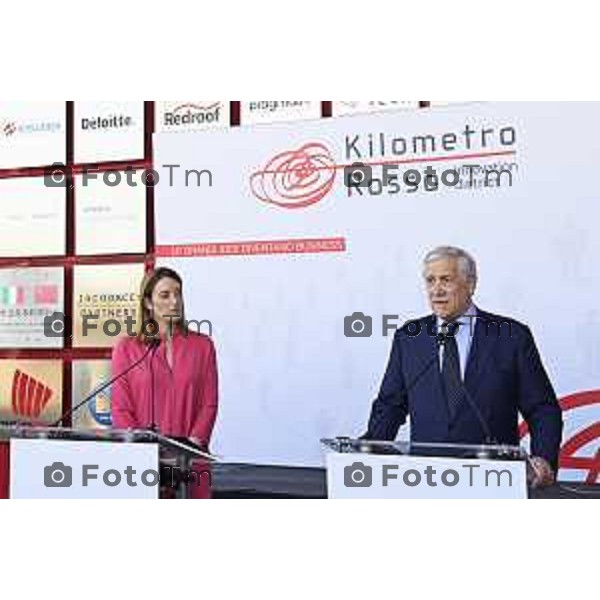 Tiziano Manzoni/LaPresse 29-5- 2025 Italia Cronaca Bergamo presidente del Parlamento Europeo Roberta Metsola al Kilometro rosso, il distretto dell\'innovazione di cui Brembo è motoree il vicepremier Antonio Tajani accolti da Alberto Bombassei.