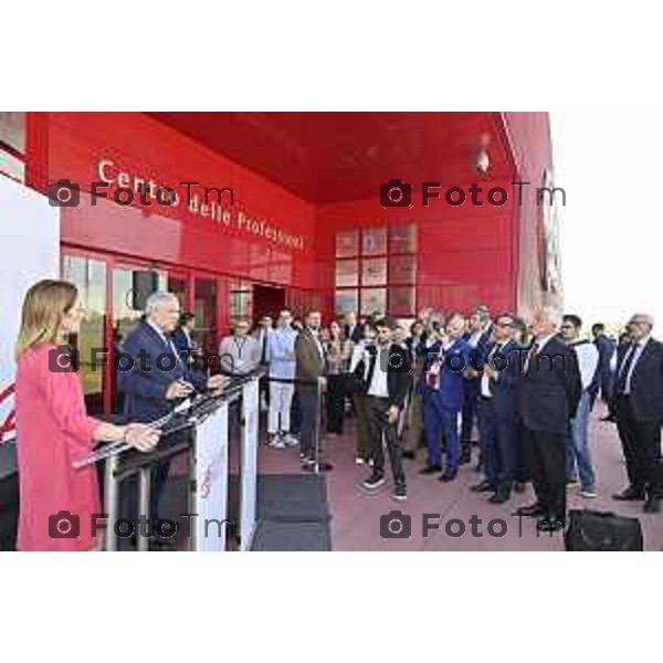 Tiziano Manzoni/LaPresse 29-5- 2025 Italia Cronaca Bergamo presidente del Parlamento Europeo Roberta Metsola al Kilometro rosso, il distretto dell\'innovazione di cui Brembo è motoree il vicepremier Antonio Tajani accolti da Alberto Bombassei.
