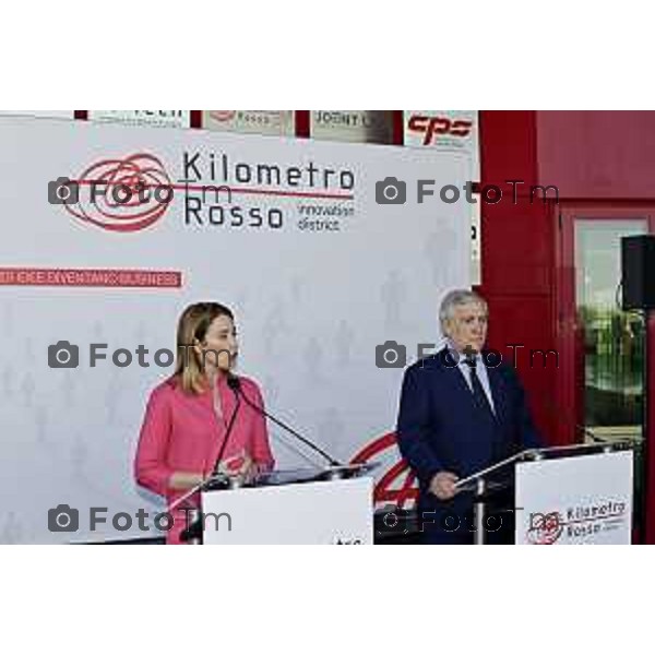 Tiziano Manzoni/LaPresse 29-5- 2025 Italia Cronaca Bergamo presidente del Parlamento Europeo Roberta Metsola al Kilometro rosso, il distretto dell\'innovazione di cui Brembo è motoree il vicepremier Antonio Tajani accolti da Alberto Bombassei.