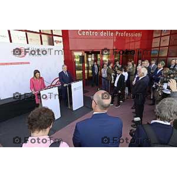 Tiziano Manzoni/LaPresse 29-5- 2025 Italia Cronaca Bergamo presidente del Parlamento Europeo Roberta Metsola al Kilometro rosso, il distretto dell\'innovazione di cui Brembo è motoree il vicepremier Antonio Tajani accolti da Alberto Bombassei.