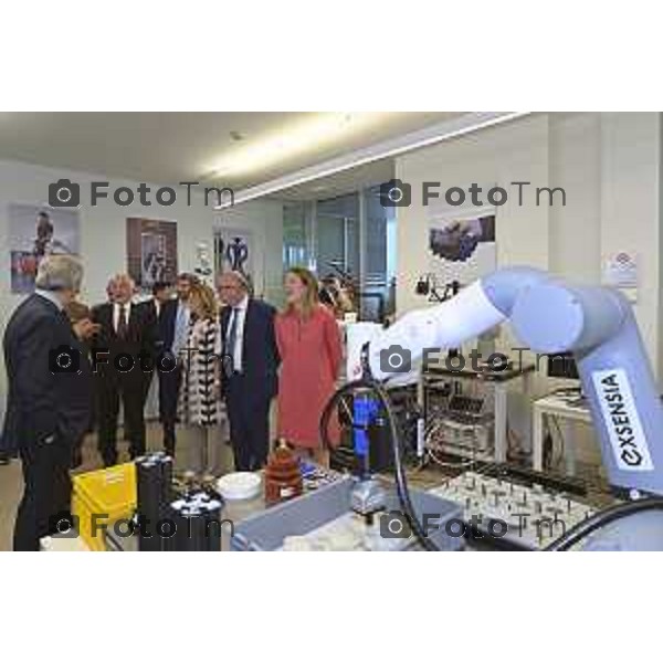 Tiziano Manzoni/LaPresse 29-5- 2025 Italia Cronaca Bergamo presidente del Parlamento Europeo Roberta Metsola al Kilometro rosso, il distretto dell\'innovazione di cui Brembo è motoree il vicepremier Antonio Tajani accolti da Alberto Bombassei.