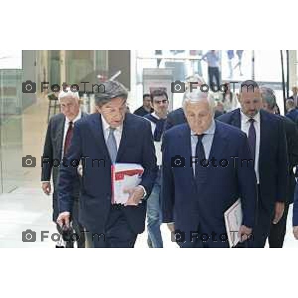 Tiziano Manzoni/LaPresse 29-5- 2025 Italia Cronaca Bergamo presidente del Parlamento Europeo Roberta Metsola al Kilometro rosso, il distretto dell\'innovazione di cui Brembo è motoree il vicepremier Antonio Tajani accolti da Alberto Bombassei.