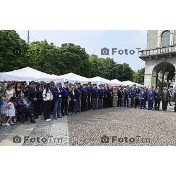 Tiziano Manzoni/LaPresse 2-6- 2025 Italia Cronaca Bergamo in piazza Vittorio Veneto, il prefetto Luca Rotondi, le autorità (dal sindaco Elena Carnevali al vescovo Francesco Beschi) e i rappresentanti delle forze dell\'ordine hanno reso omaggio all\'anniversario della Repubblica italiana