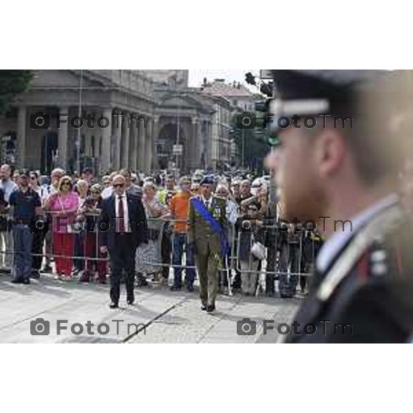 Tiziano Manzoni/LaPresse 2-6- 2025 Italia Cronaca Bergamo in piazza Vittorio Veneto, il prefetto Luca Rotondi, le autorità (dal sindaco Elena Carnevali al vescovo Francesco Beschi) e i rappresentanti delle forze dell\'ordine hanno reso omaggio all\'anniversario della Repubblica italiana