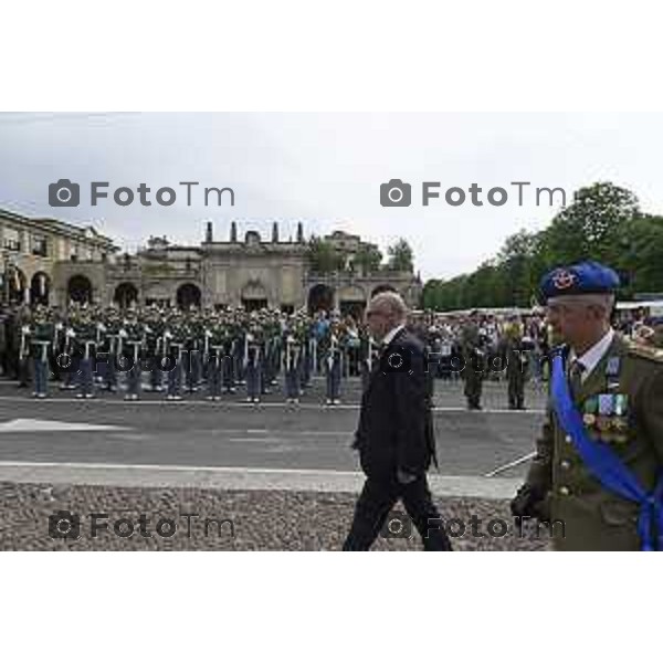Tiziano Manzoni/LaPresse 2-6- 2025 Italia Cronaca Bergamo in piazza Vittorio Veneto, il prefetto Luca Rotondi, le autorità (dal sindaco Elena Carnevali al vescovo Francesco Beschi) e i rappresentanti delle forze dell\'ordine hanno reso omaggio all\'anniversario della Repubblica italiana