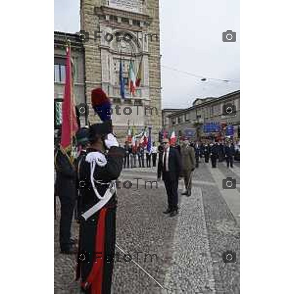 Tiziano Manzoni/LaPresse 2-6- 2025 Italia Cronaca Bergamo in piazza Vittorio Veneto, il prefetto Luca Rotondi, le autorità (dal sindaco Elena Carnevali al vescovo Francesco Beschi) e i rappresentanti delle forze dell\'ordine hanno reso omaggio all\'anniversario della Repubblica italiana