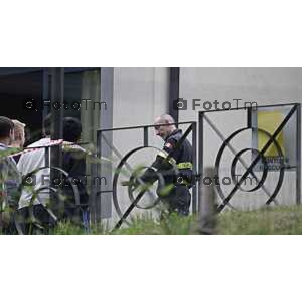 Tiziano Manzoni/LaPresse 4-6- 2025 Italia Cronaca Bergamo alta Incendio alla scuola media Donadoni: evacuati 120 bambini