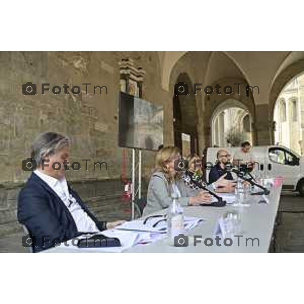 Tiziano Manzoni/LaPresse 6-6- 2025 Italia Cronaca Bergamo Bergamo L\'artista sceglie la città per presentare la mostra "Seasons".Mostra Maurizio Cattelan