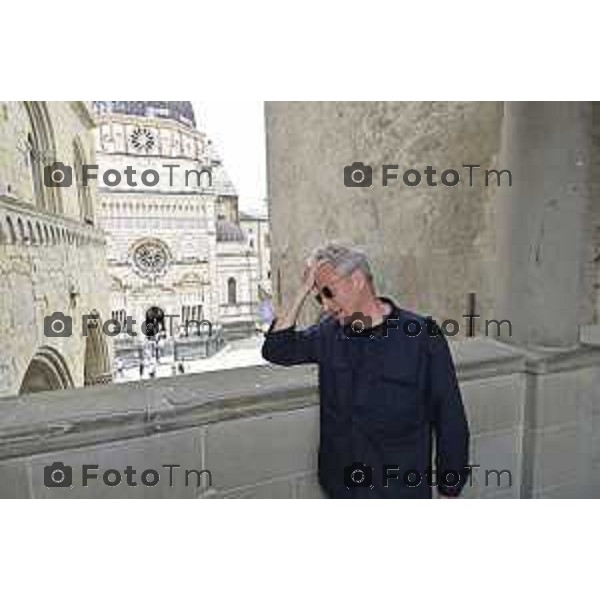 Tiziano Manzoni/LaPresse 6-6- 2025 Italia Cronaca Bergamo Bergamo L\'artista sceglie la città per presentare la mostra "Seasons".Mostra Maurizio Cattelan