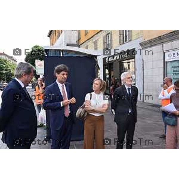 Tiziano Manzoni/LaPresse 21-5- 2025 Italia Cronaca Bergamo presentazione delle nuove pensiline digitali nate dalla collaborazione tra ATB e IGPDECAUX con il supporto dell’amministrazione comunale