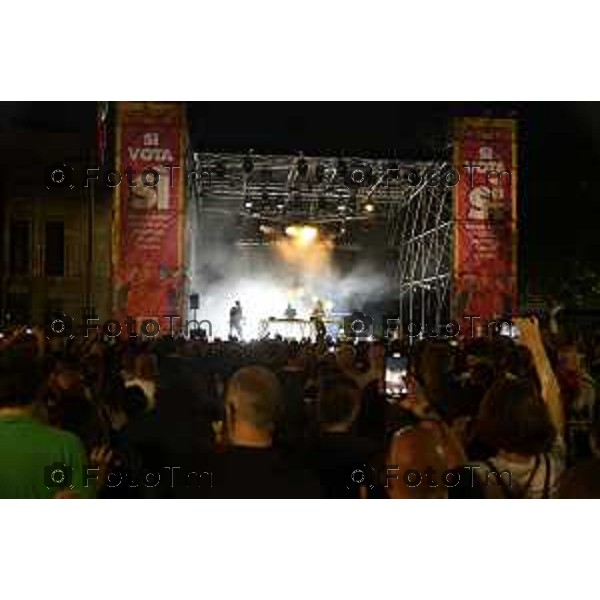 Tiziano Manzoni/LaPresse 6-06- 2025 Bergamo, Italia cronaca CGIL Bergamo. Una serata di musica e partecipazione, con i Planet Funk